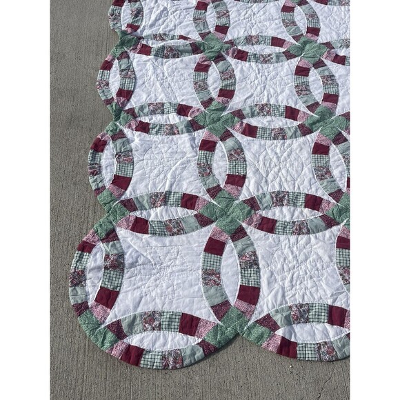 Vintage double wedding Ring patchwork Quilt Scalloped edging 77"x93" Red green - Picture 2 of 10